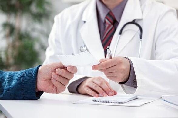 lékař radí o léčbě prostatitidy